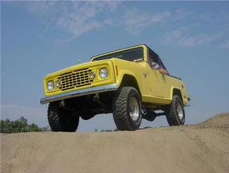 yellow jeep commandi